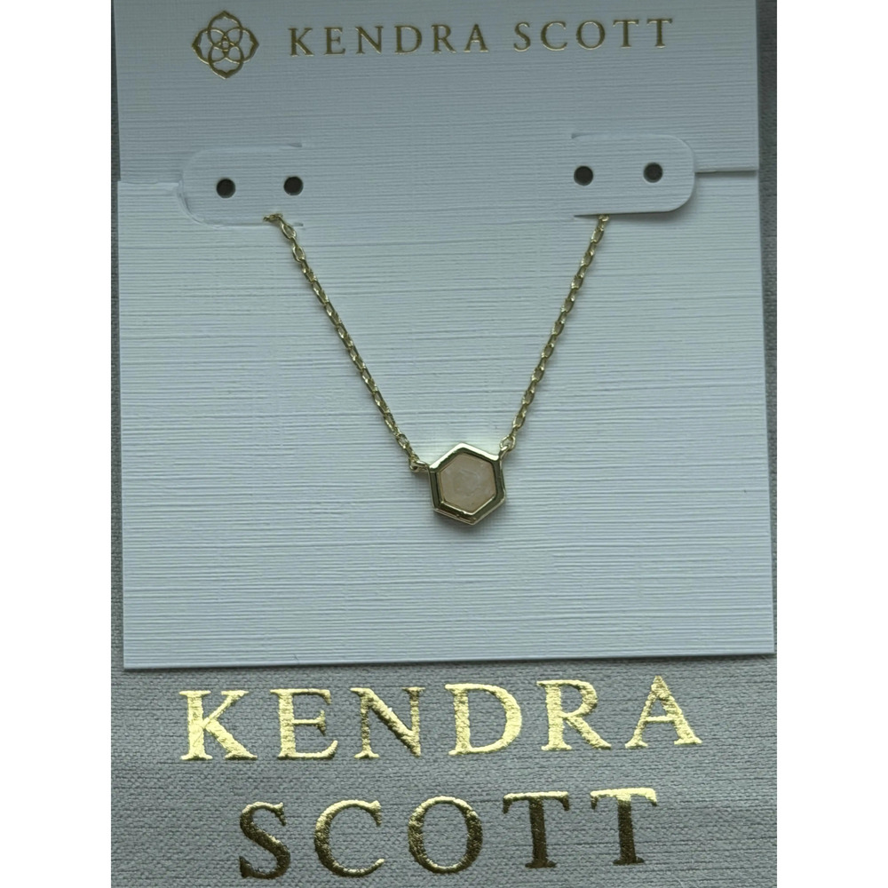 Kendra Scott white pendant necklace